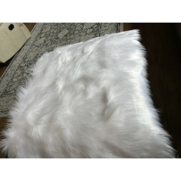 White Long Haired Faux Fur Fabric 19” X 45” Crafts Gnome Beards Decorating - Picture 3 of 6